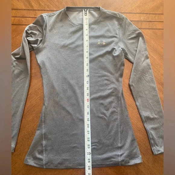 Under Armour Coldgear Women’s Athletic Crewneck Long Sleeve Top Grey EUC Size:SM - Picture 8 of 11